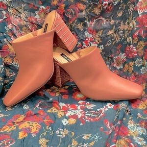 Brand New Nine West Genuine Leather Heeled Clog Mules Light Rust Croc Detail